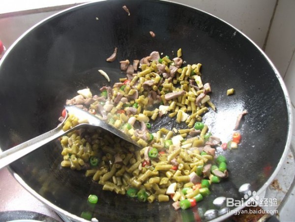【酸豆角炒鸡胗】简单做法
