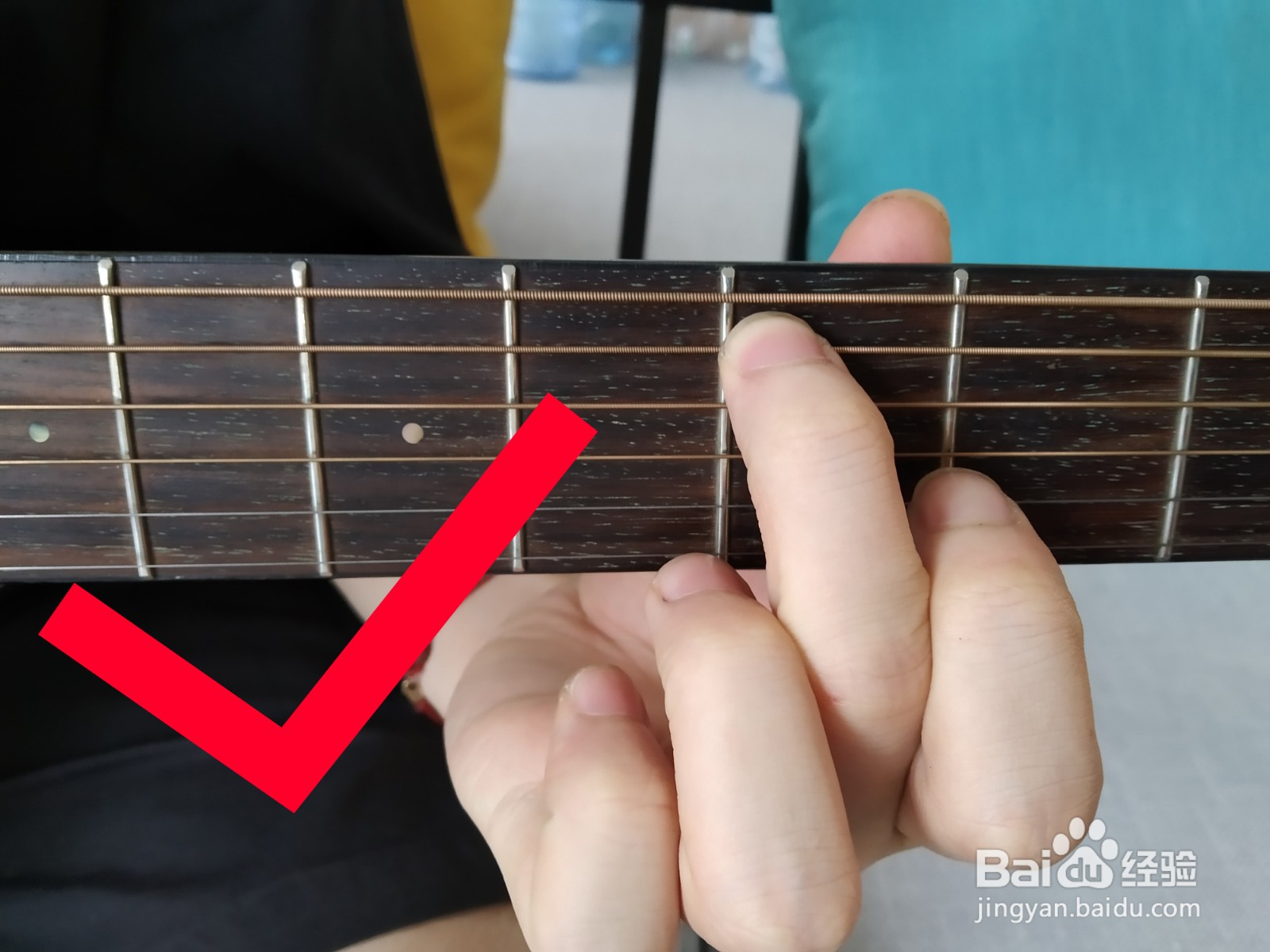 <b>弹吉他的左右手规范姿势（上）</b>
