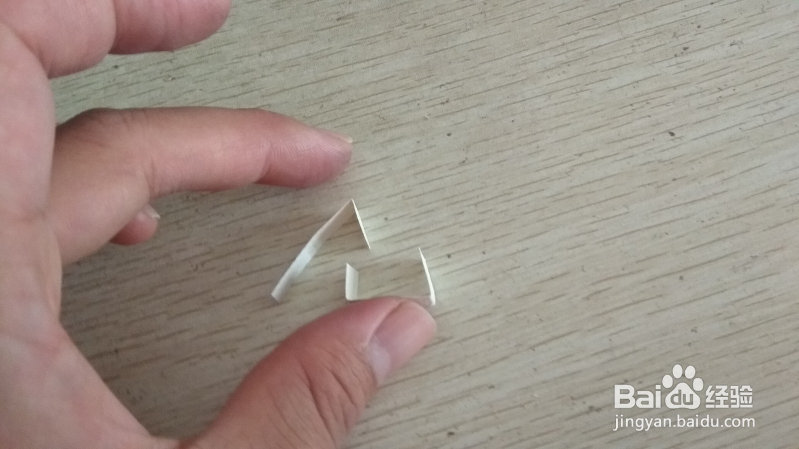 如何用两块小长方形水彩画纸做简易的手机支架