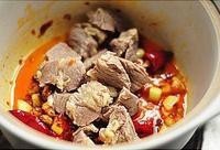 红油萝卜炖牛腩的特色做法