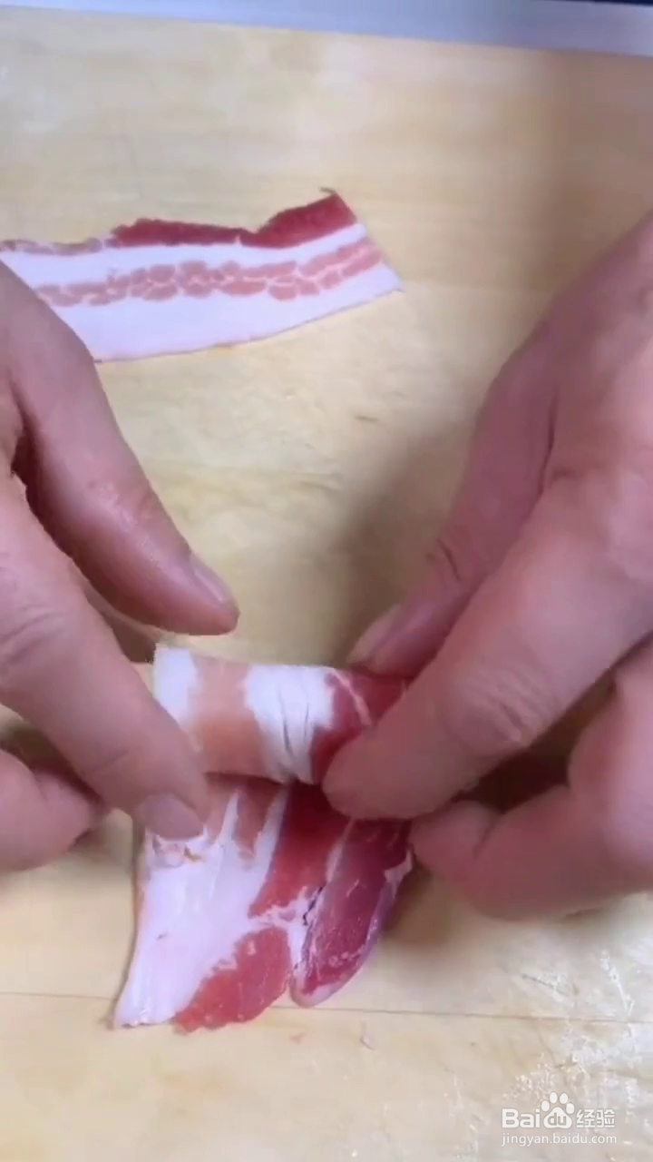 如何用土豆和五花肉制作好吃的“排骨”？