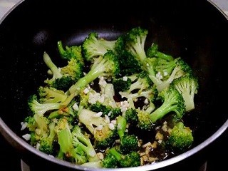 爆炒西兰花怎么做
