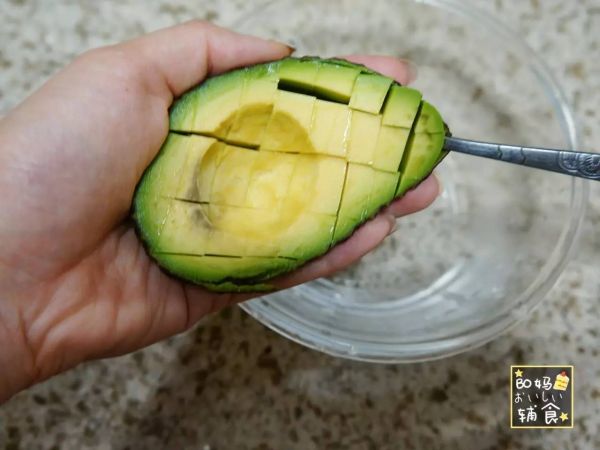 牛油果鸡蛋吐司班戟