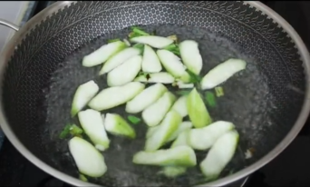 丝瓜瘦肉汤的功效与作用