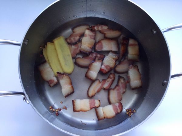 竹笋腊肉鲜味汤