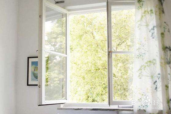 长久不住的房子窗是开好还是关好？