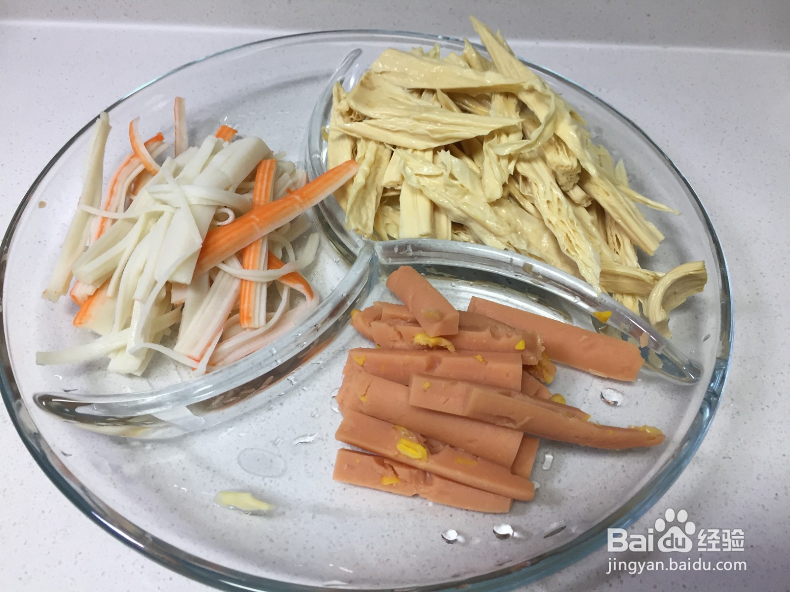 凉拌胡萝卜丝木耳腐竹