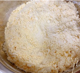 超级酥脆的蔓越莓蜜豆司康