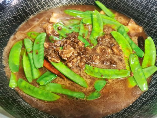 荷兰豆炸酱焖面