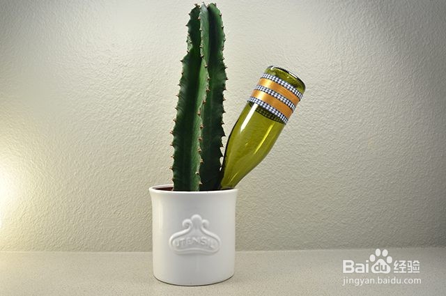 如何再利用空酒瓶做装饰？
