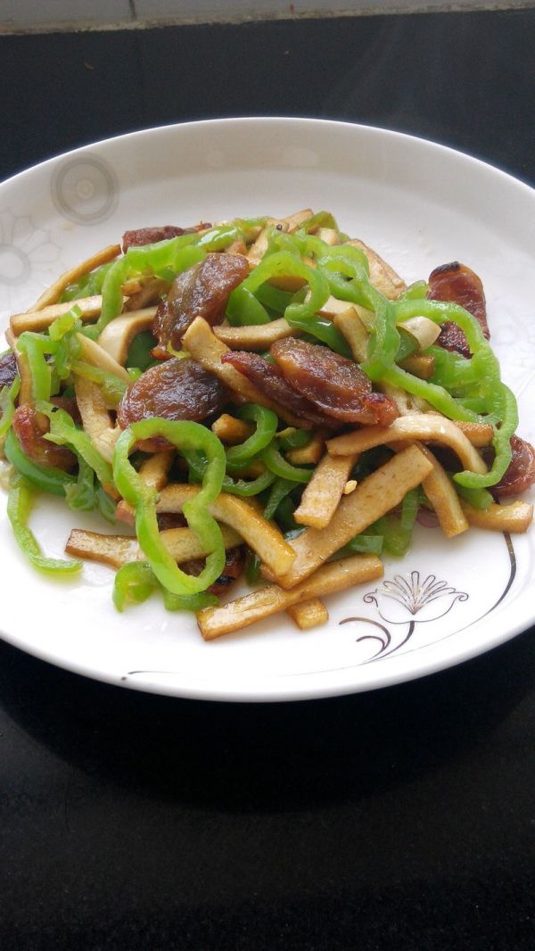 青椒香干炒腊肠