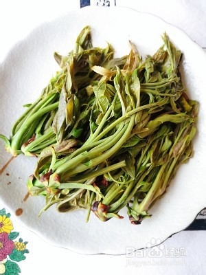 香椿炒鸡蛋的做法