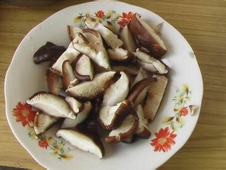 红烧香菇猪肉皮