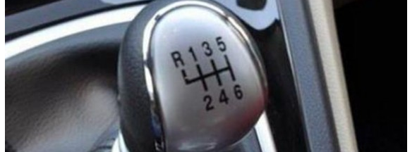 汽车倒挡怎么挂？