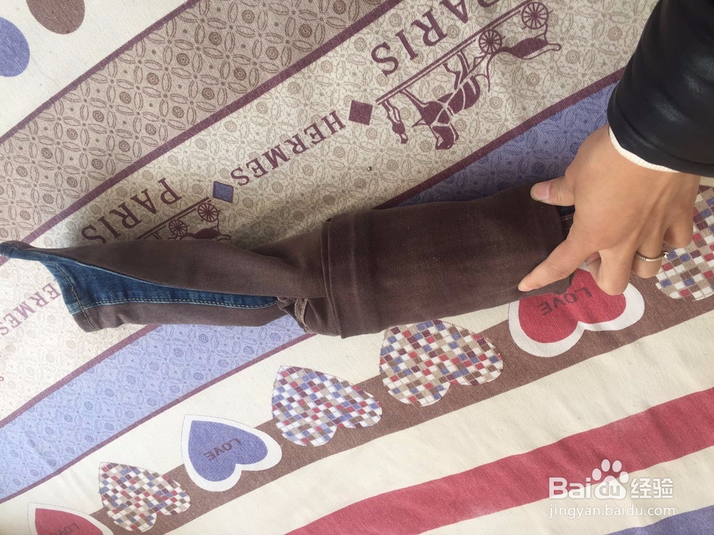 牛仔裤的折叠收纳方法