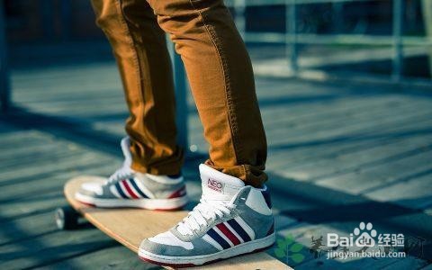 新手不会玩滑板怎么办？教你荡板前行的技巧！