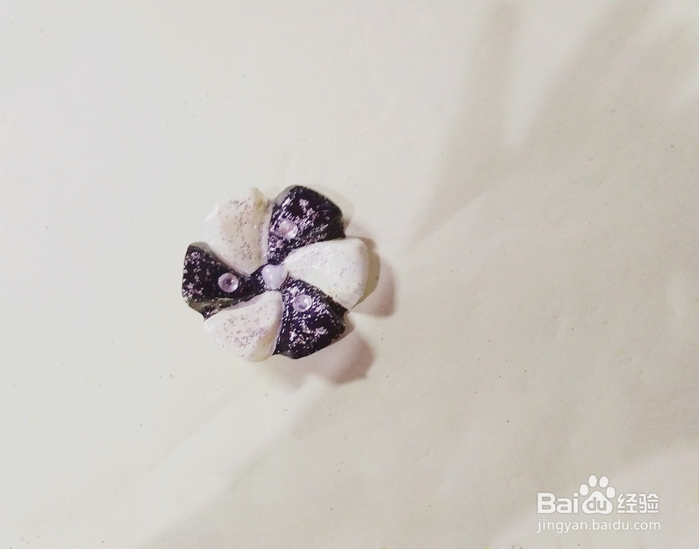 矿泉水瓶底做出黑白双色头花