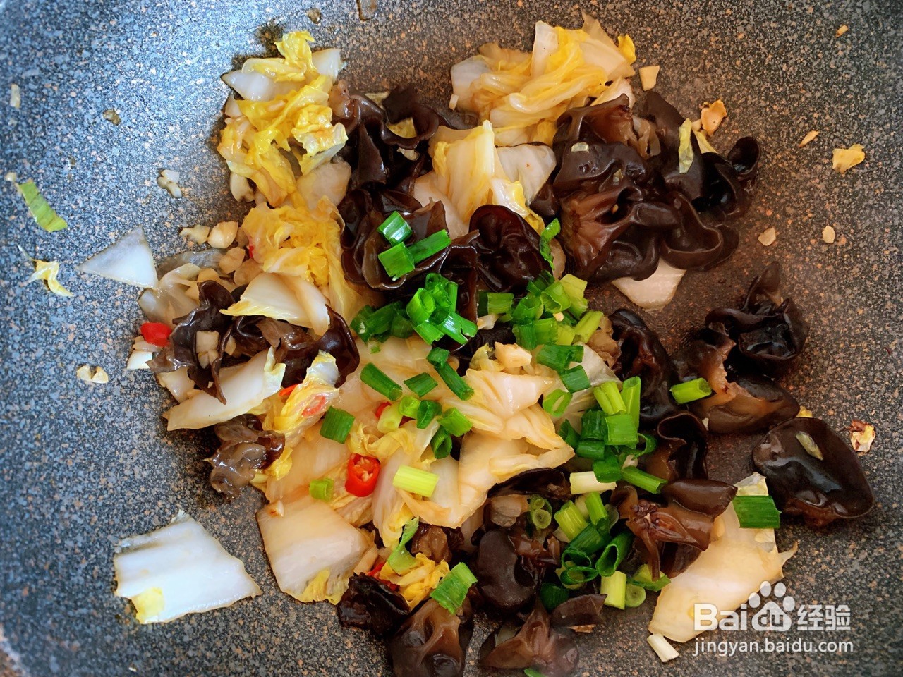 木耳炒白菜的做法