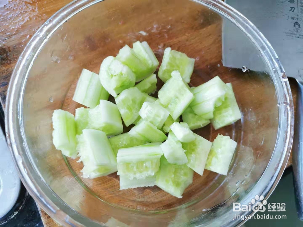 黄瓜片拌金针菇丝