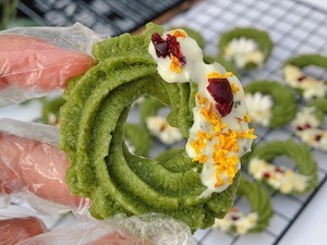 圣诞花环抹茶曲奇的做法
