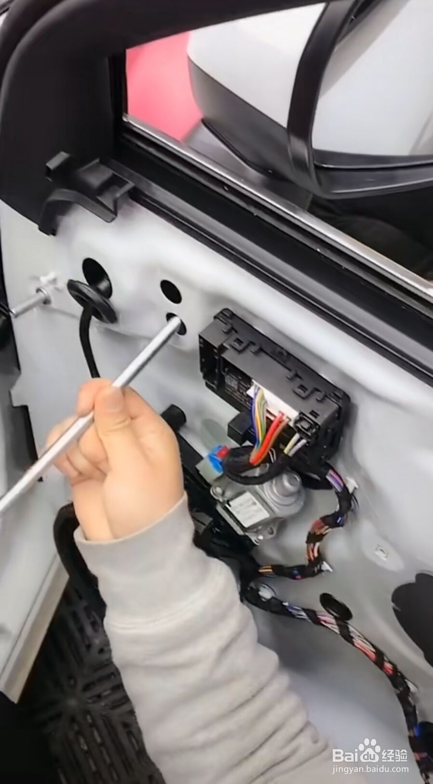 奥迪A3反光镜如何拆卸