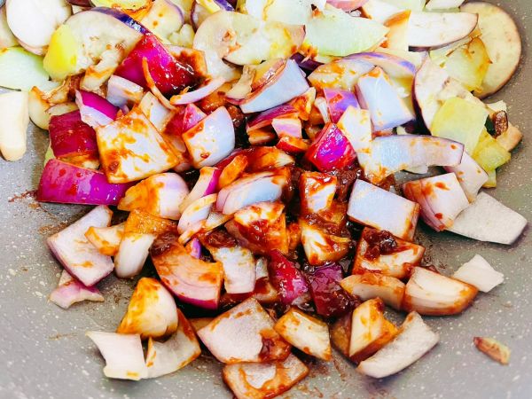 酱香小炒素什锦菜