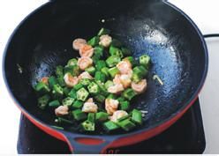 秋葵炒虾球的做法