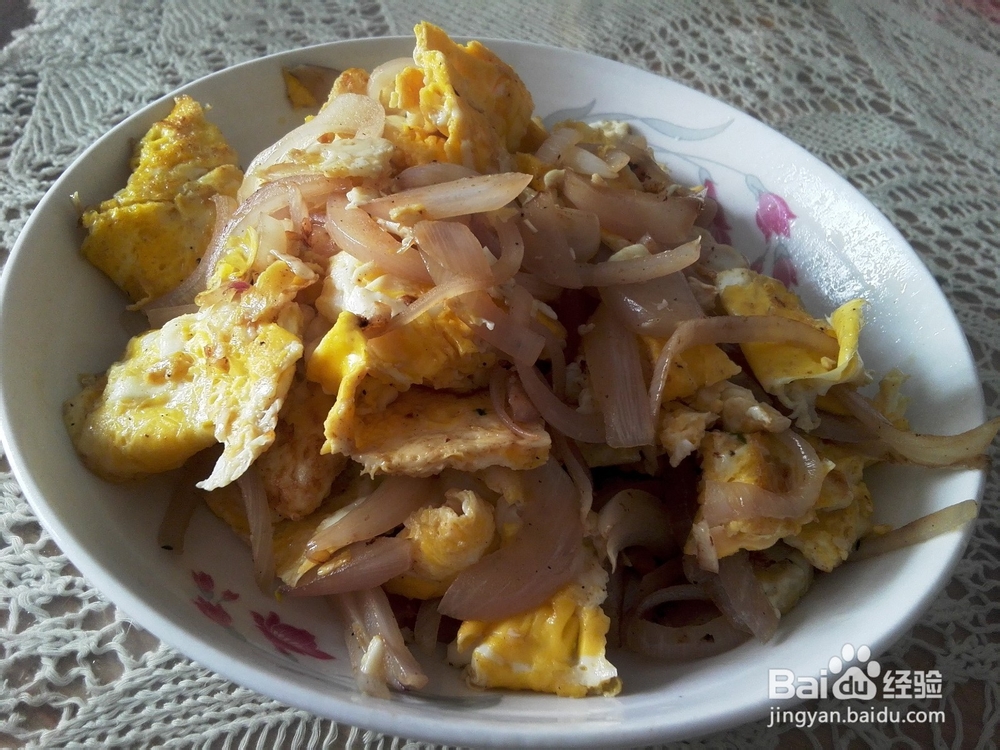鸡蛋炒洋葱如何做(家常快速圆葱和鸡蛋怎样炒)