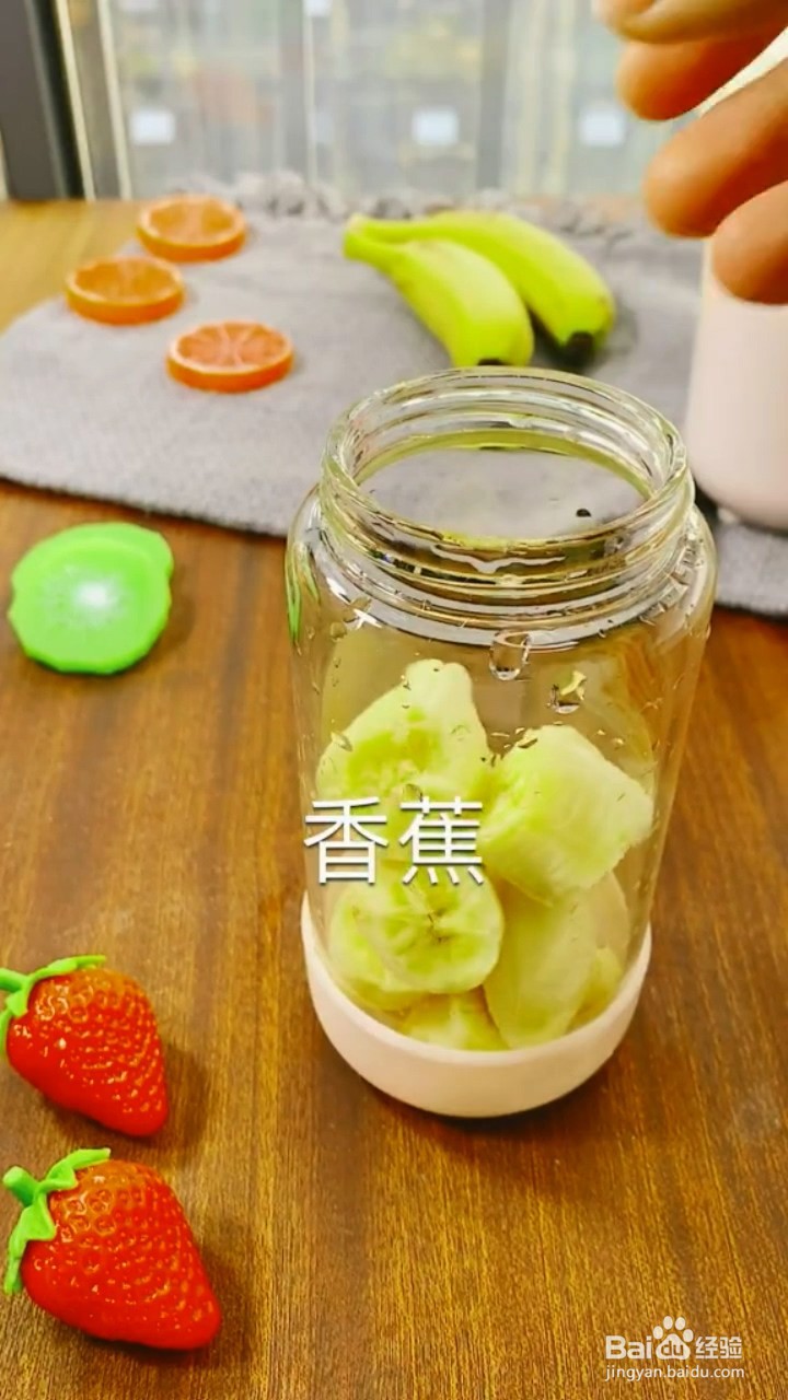 如何制作松软香甜的香蕉牛奶松饼?