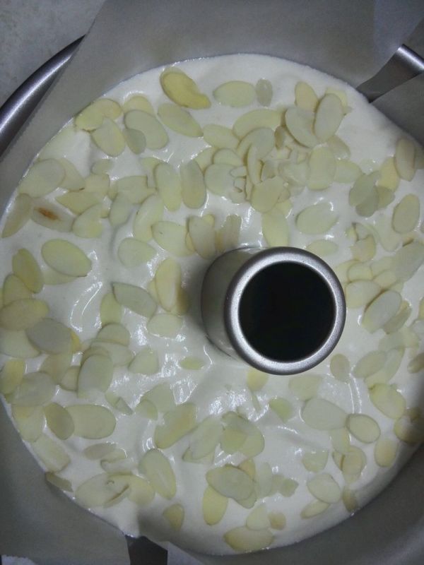 蜜糖杏仁戚风蛋糕