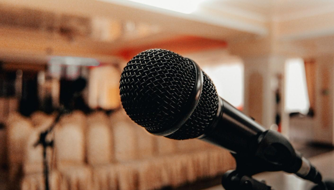 学习播音主持的话要学习多长时间