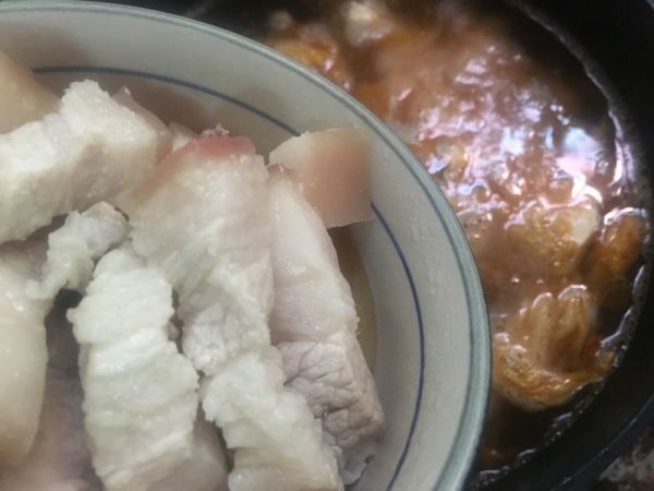 泡菜海鲜菌菇火锅