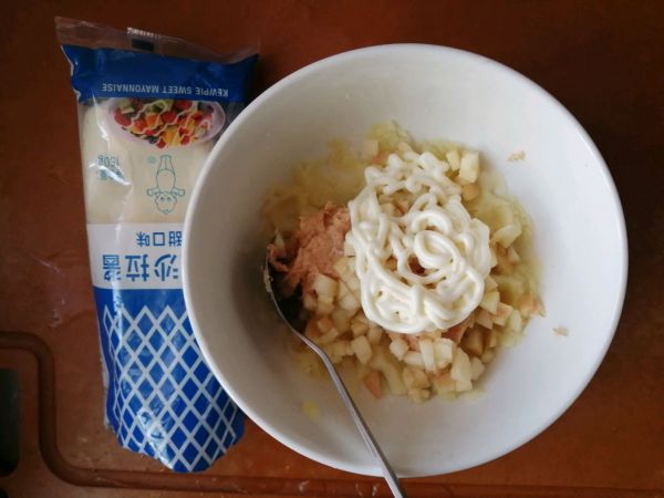 饼干夹心土豆沙拉