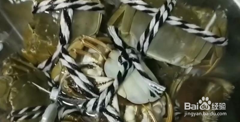 清蒸螃蟹配自制料汁