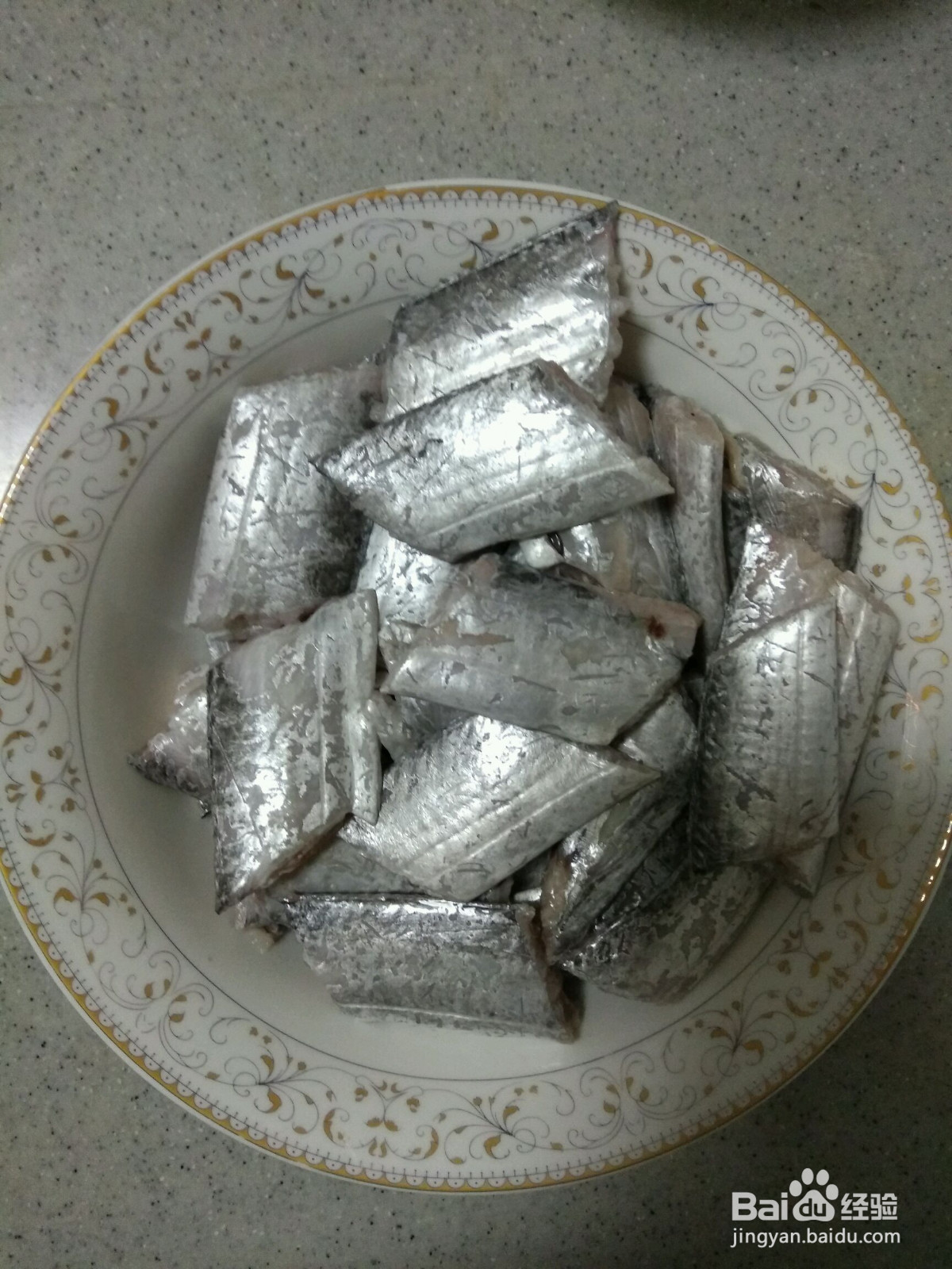 挂糊煎带鱼的做法