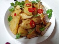 杏鲍菇焖土豆片的做法