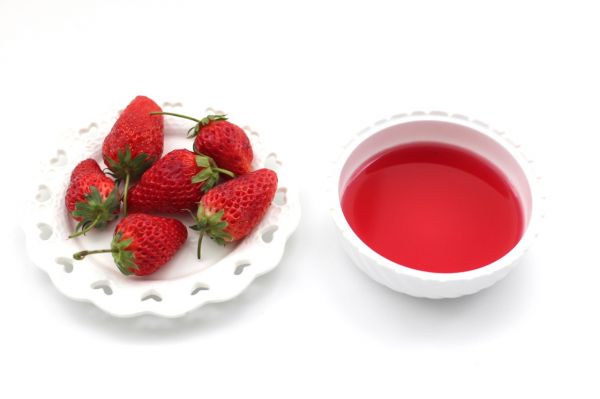 蔓越莓草莓气泡饮