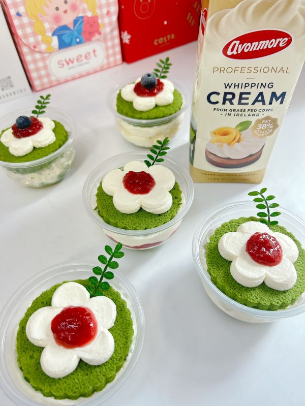 春天花花杯子蛋糕草饲淡奶油轻松裱花