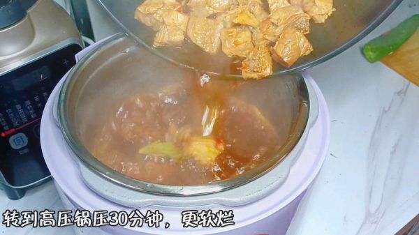 红烧牛肉烧土豆