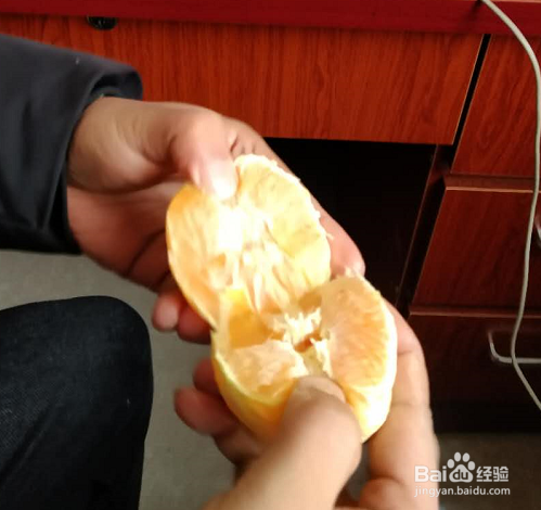 没有刀怎么吃橙子