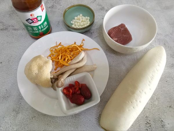 菌菇瘦肉萝卜盅
