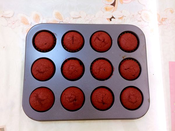 红丝绒奶油酒心蛋挞