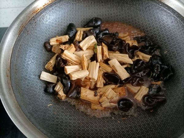 木耳腐竹炒青椒