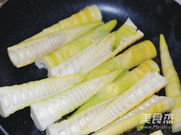 蚝油焖笋尖的做法