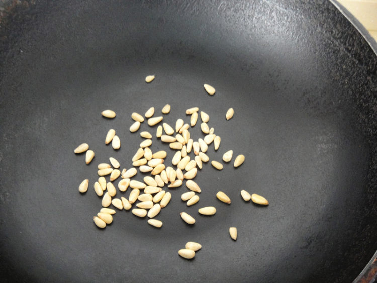 教你做马兰头松仁拌香干,真是难得的美味