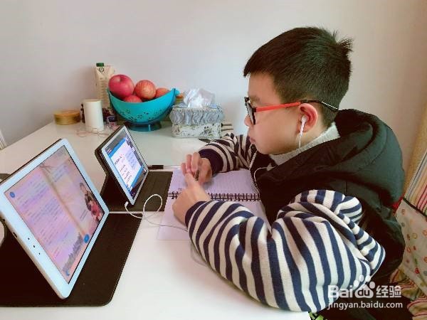 网上授课与当堂上课的老师对学生的影响。