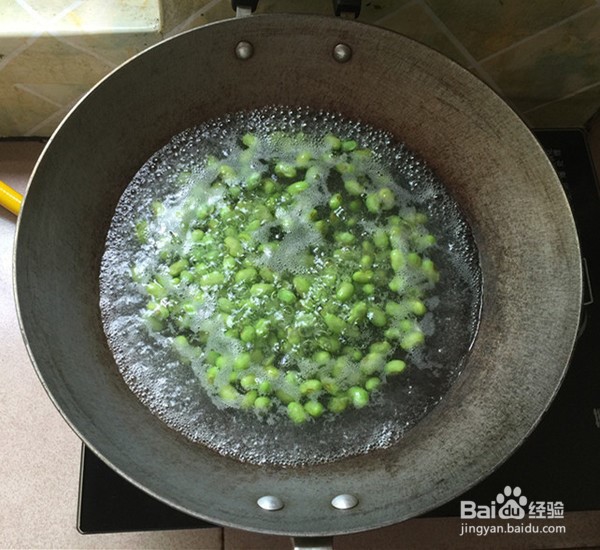 毛豆米煎鸡蛋的烹饪方法