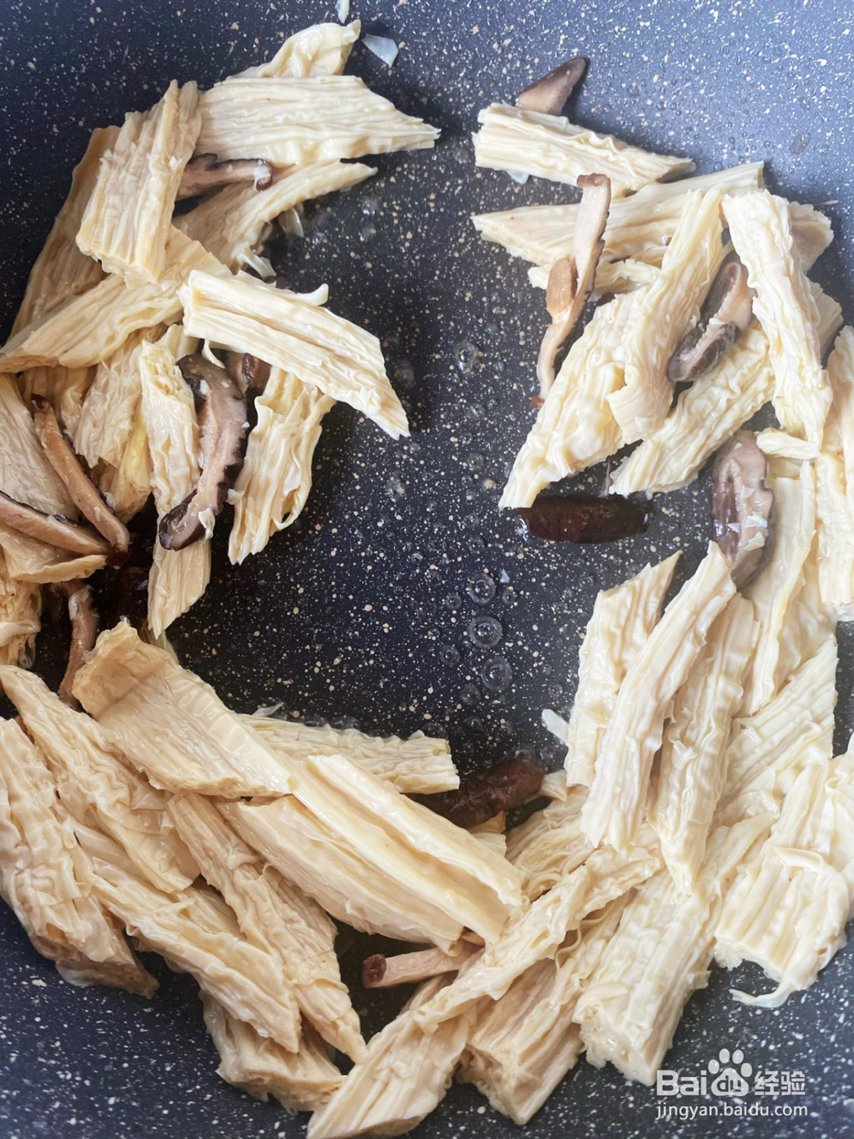 腐竹炒肉的做法