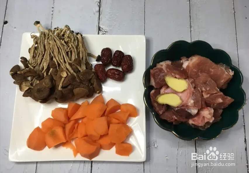 茶树菇红萝卜煲猪骨汤