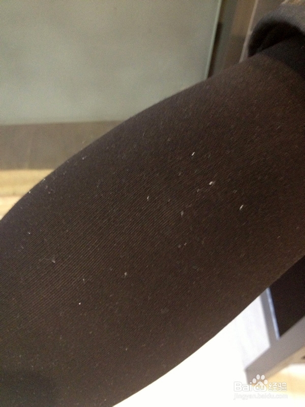 冬天出门旅行黑色袜子粘毛毛 怎么办？